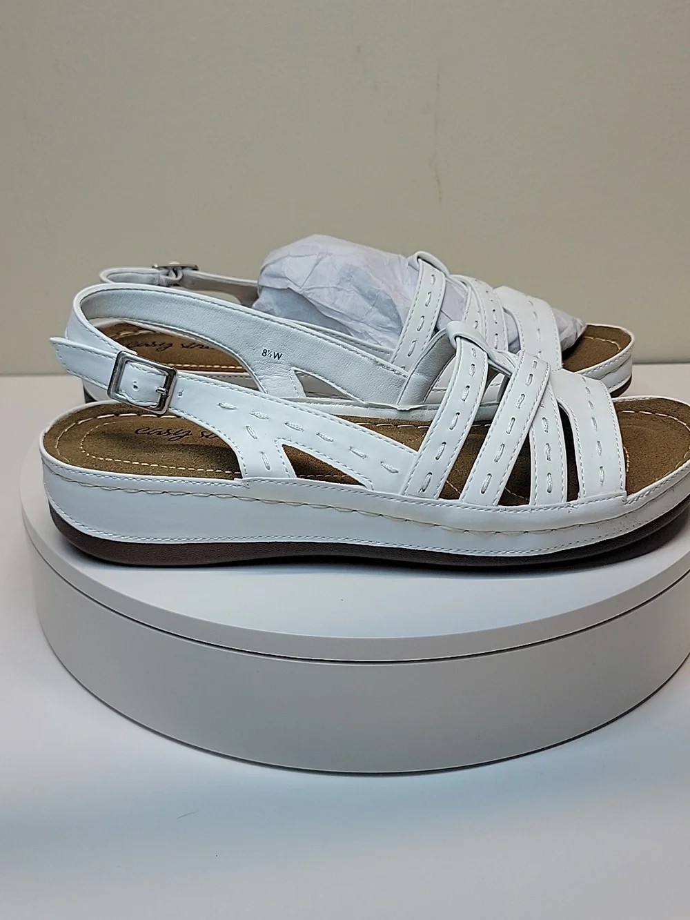 EASY STREET WIDE -NEW IN BOX- WHITE MULTI-STRAP SANDAL SIZE 8.5
